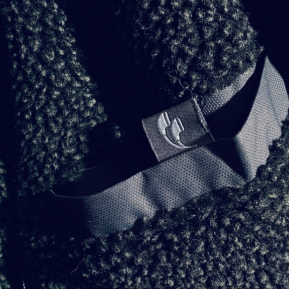 Free Country Jacket w Cell Phone & Ear Bud Pockets - Picture 5 of 8